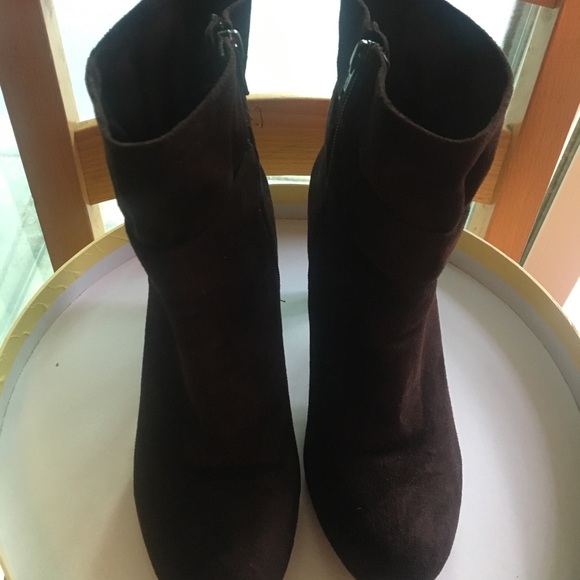 Brown Suede Booties. Size: 8.5 - Picture 5 of 7